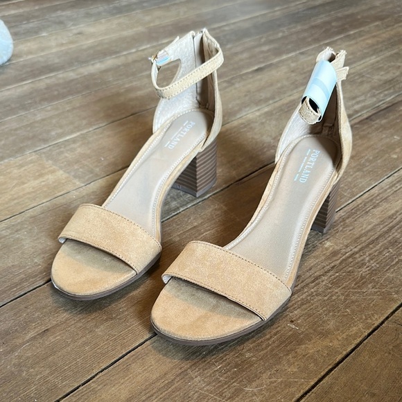 Portland Strapped sandal with heel size 9 women’s NWOT - Picture 1 of 5